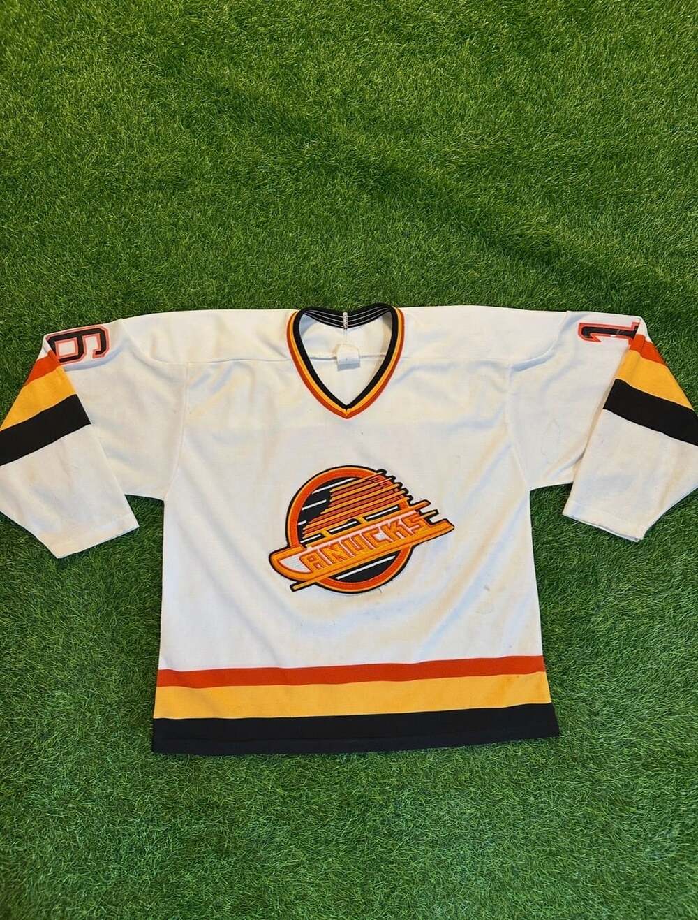 CCM Vancouver Canucks Trevor Linden Size L Hockey Jersey
